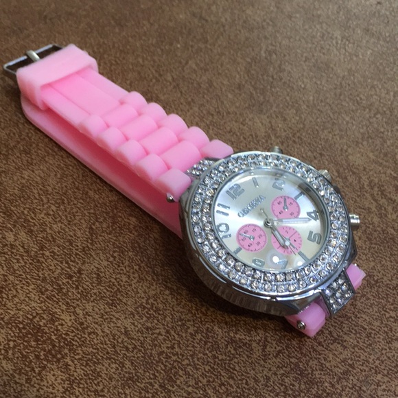 BOGO Pink Rhinestone Quartz Watch - Picture 4 of 8